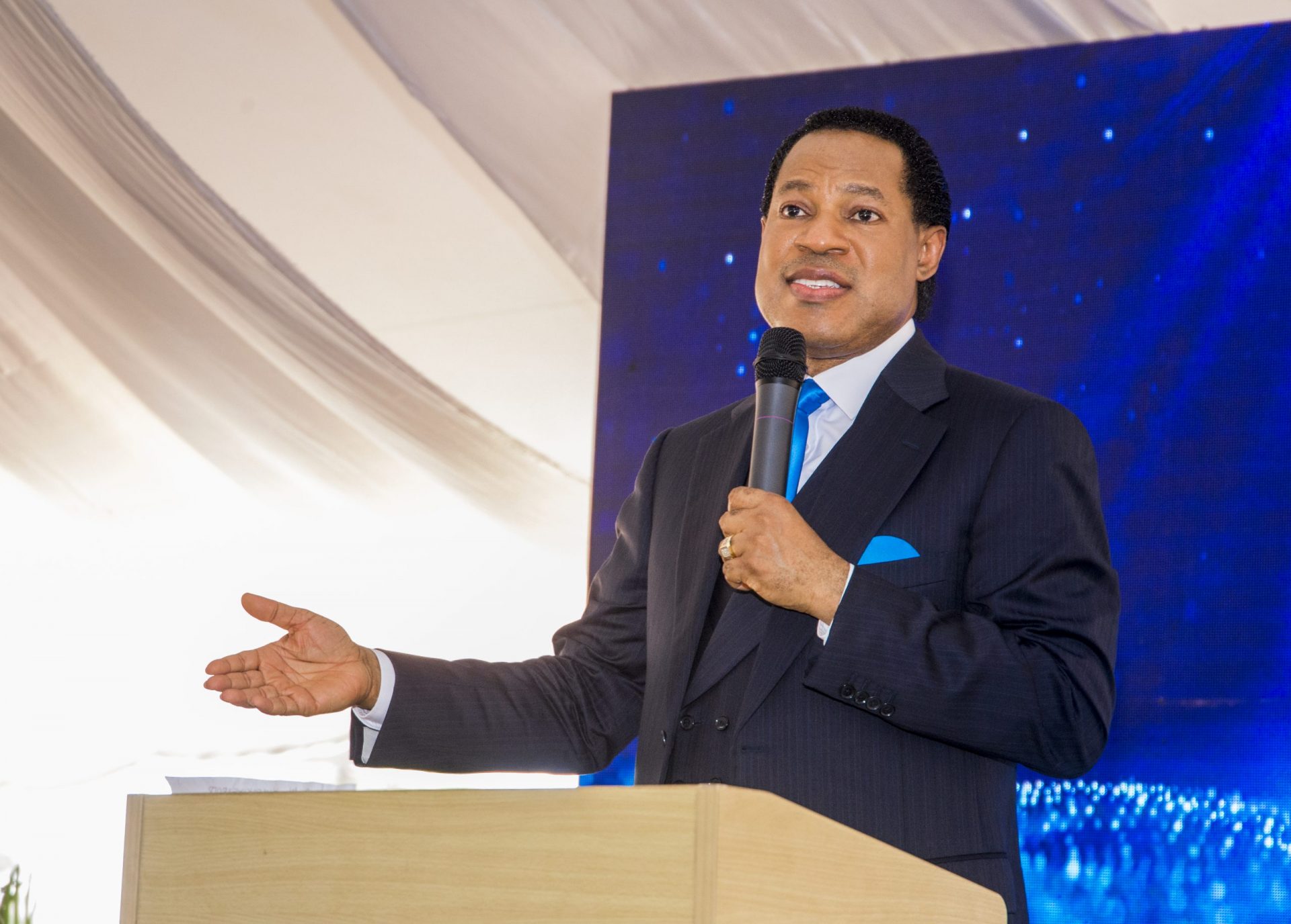 Pastor Chris Oyakhilome Biography; Quotes, Sermons, Family, YouTube And ...