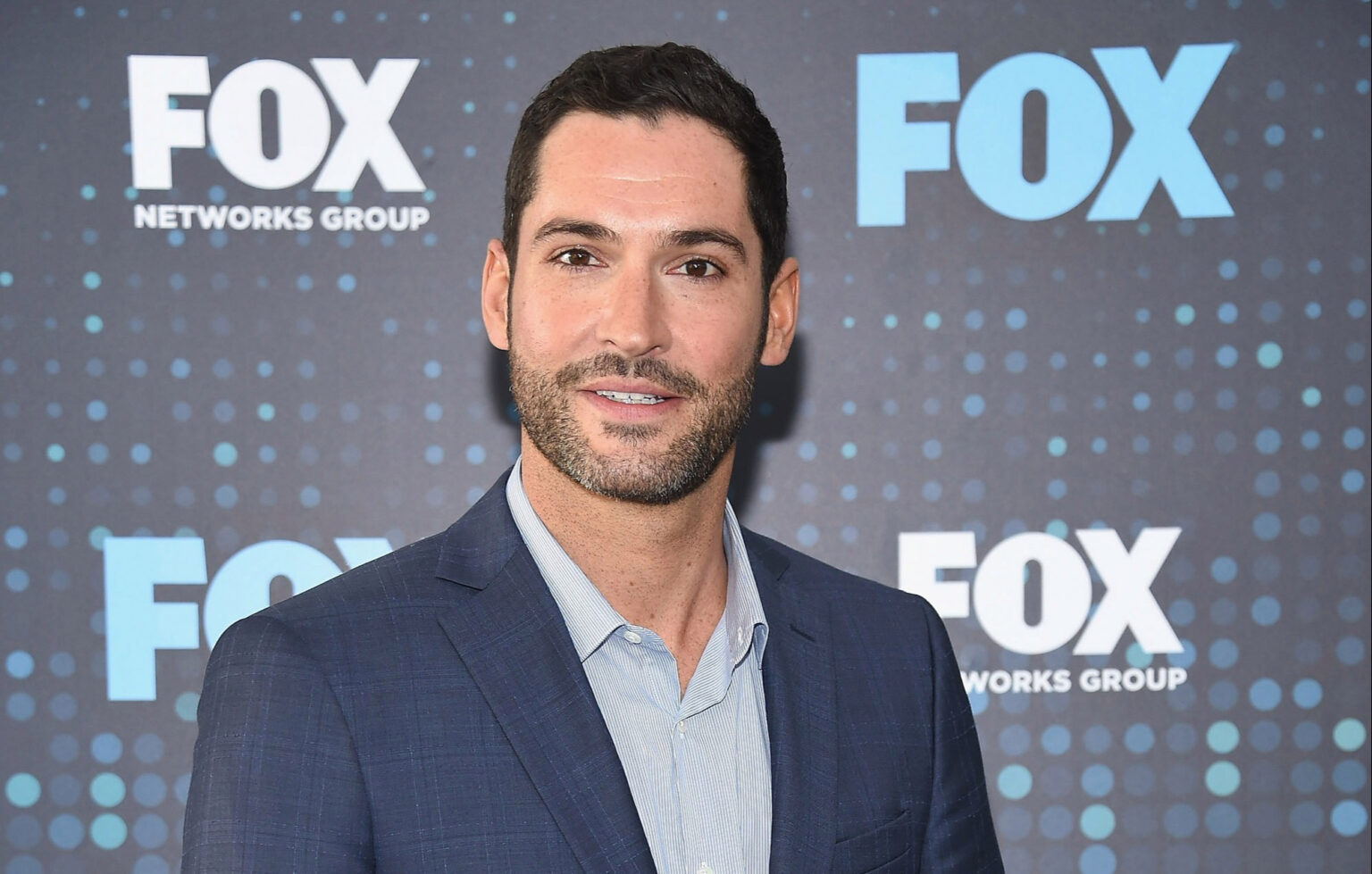 Tom Ellis Biography; Net Worth, Age, Height, Kids, Twin Sister, Accent ...