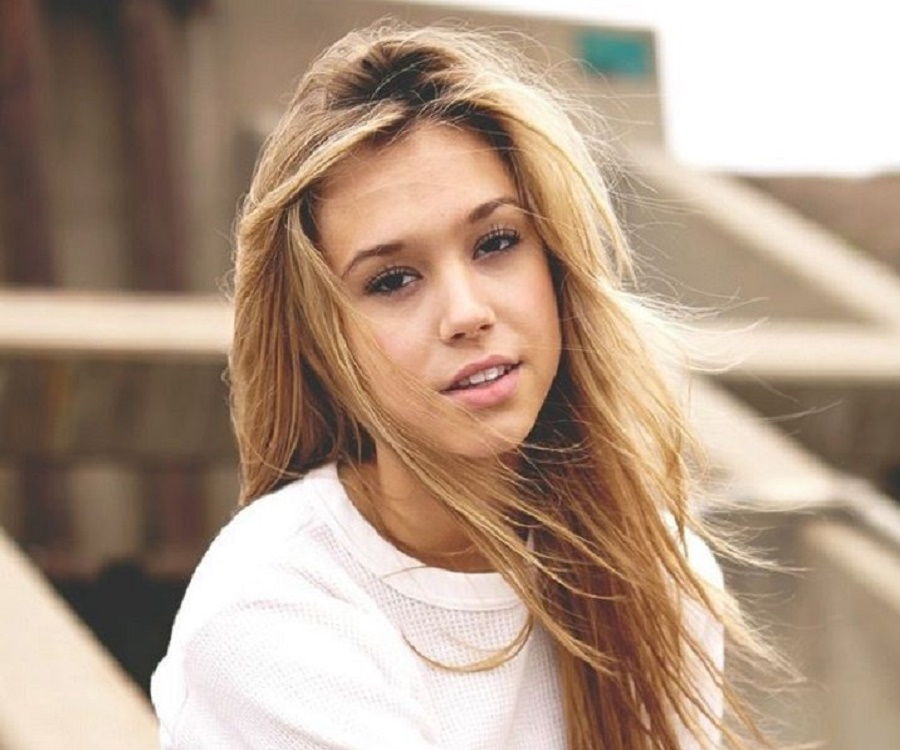 Alexis Ren Biography Net Worth Age Height And Ab Workout Abtc 1564