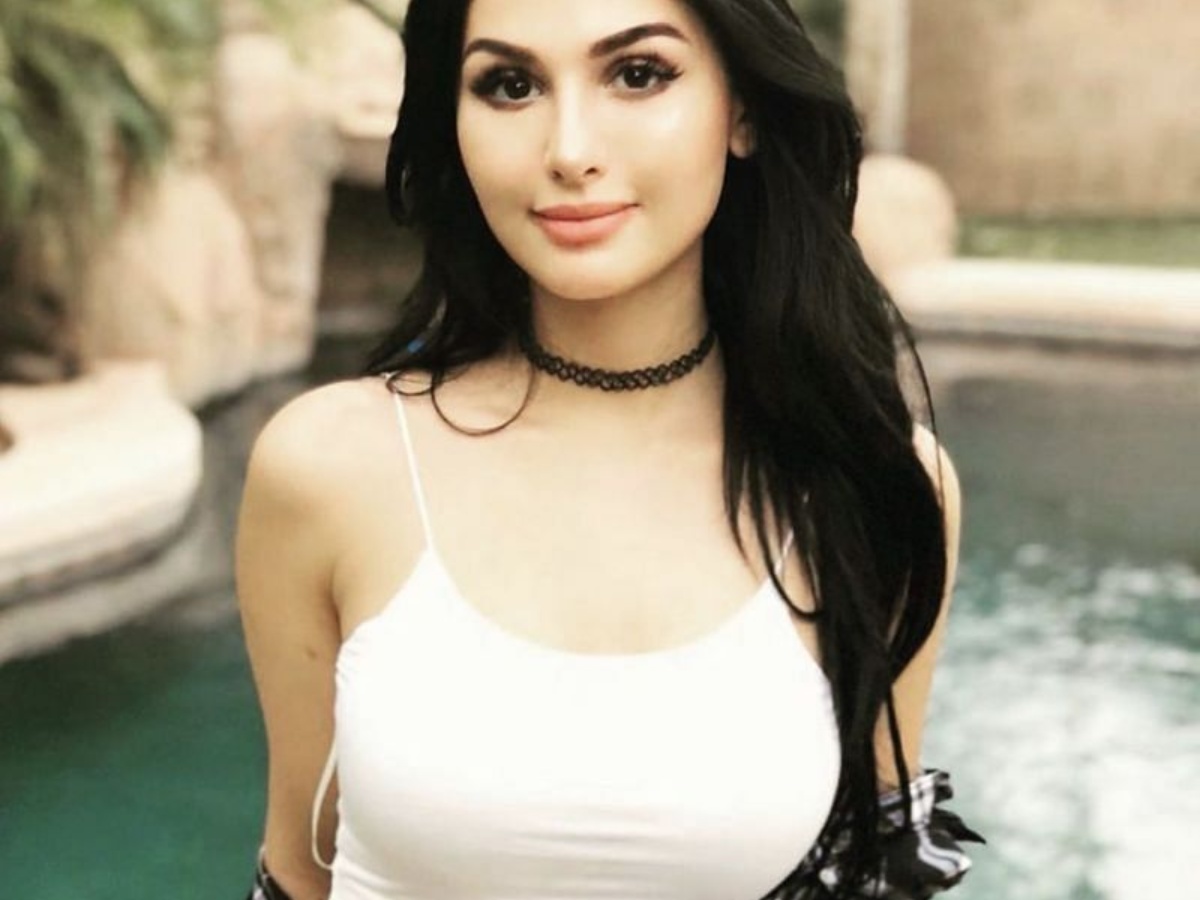 SSSniperWolf Biography; Net Worth, Age, Merch, Youtube, And Family - ABTC