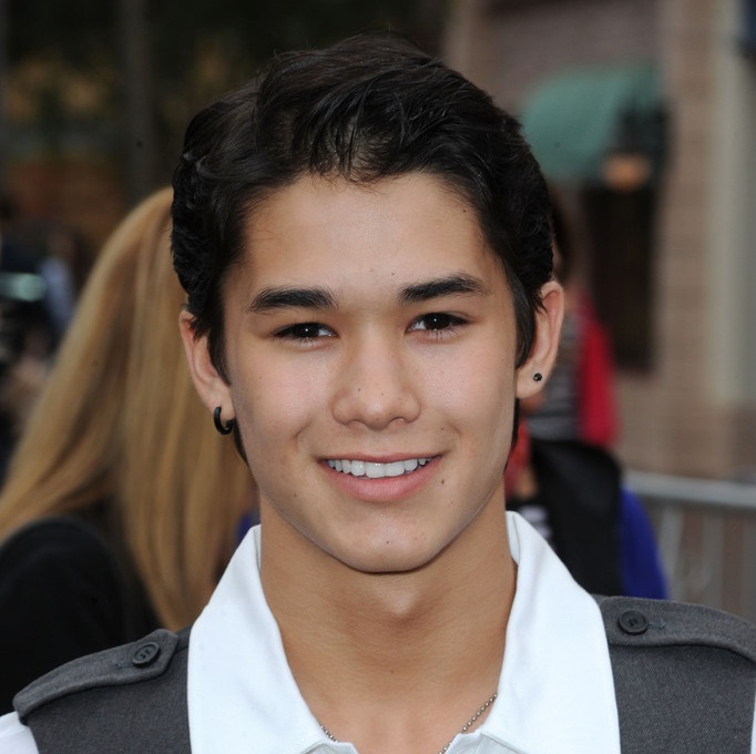 Booboo Stewart Ethnicity, Biography, Age, Sister, Parents, Short Hair 