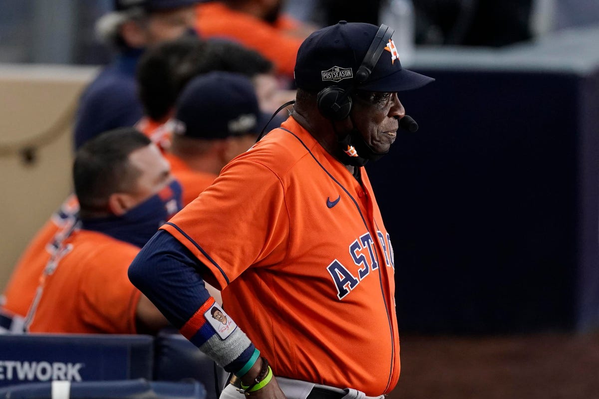Why does Dusty Baker wear gloves and mask? - ABTC