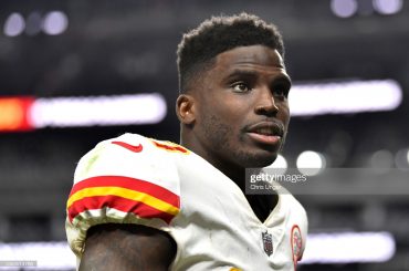 Tyreek Hill Contract, Salary, Net Worth, Top Speed, Age, Height, Weight ...