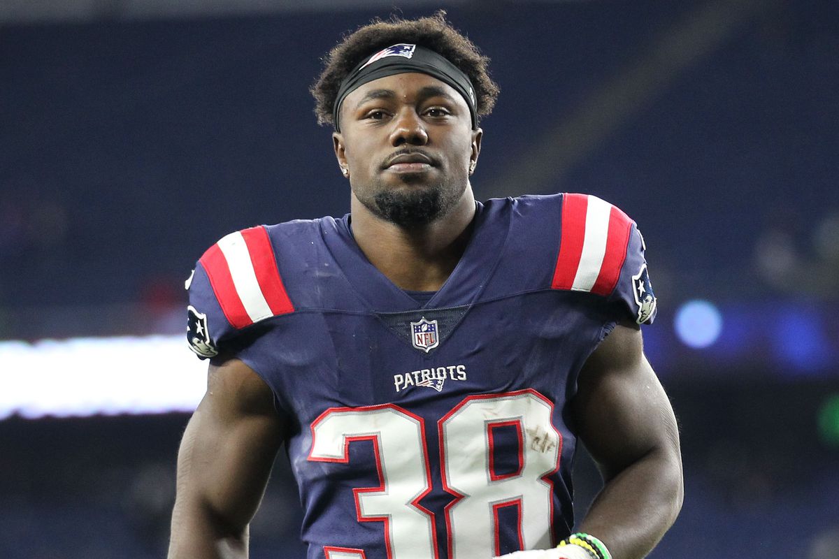 Kenjon Barner Wife: Is Kenjon Barner Married? Who Is Kenjon Barner's ...