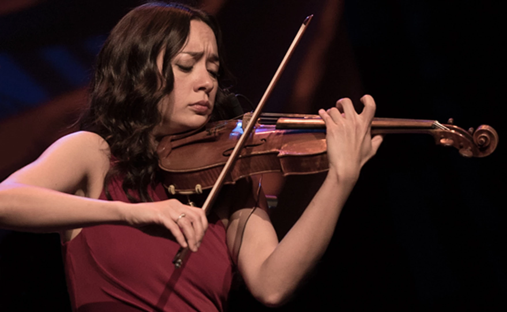 Is Lucia Micarelli a real violinist? Can Lucia Micarelli sing? - ABTC