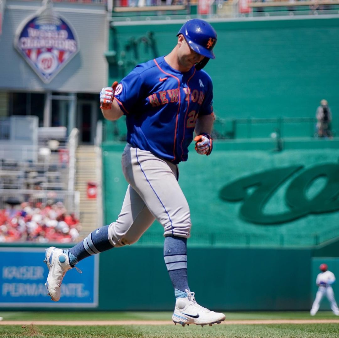 Who are Pete Alonso's parents, Peter Matthew Alonso and Michelle