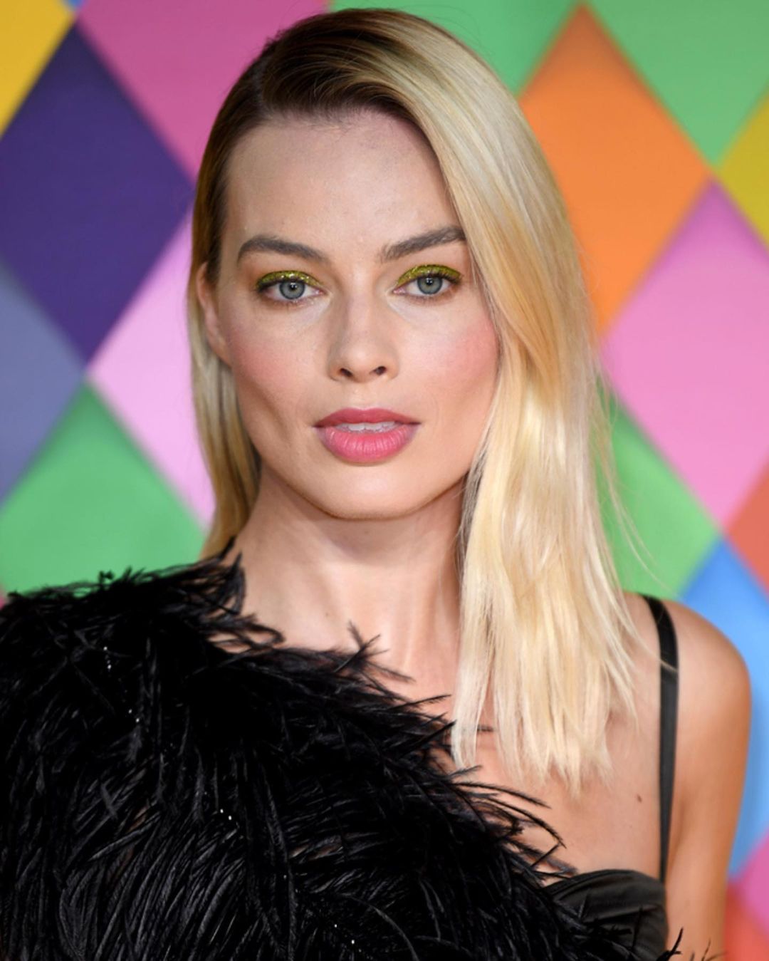 Emma Mackey Look Alike: Does Emma Mackey look like Margot Robbie? - ABTC