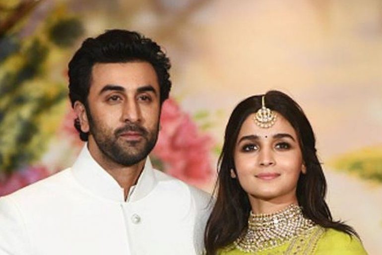 How Is Ranbir Kapoor And Kareena Kapoor Related? - ABTC