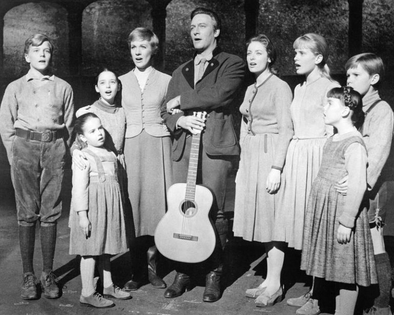 Do Maria and von Trapp marry? How old was Maria von Trapp when she ...