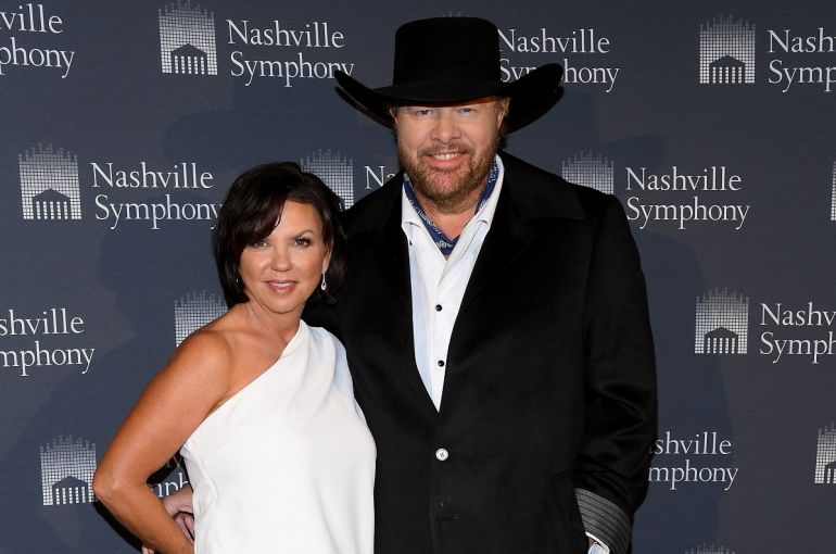 Toby Keith Wife: Who Is Tricia Lucus? - ABTC