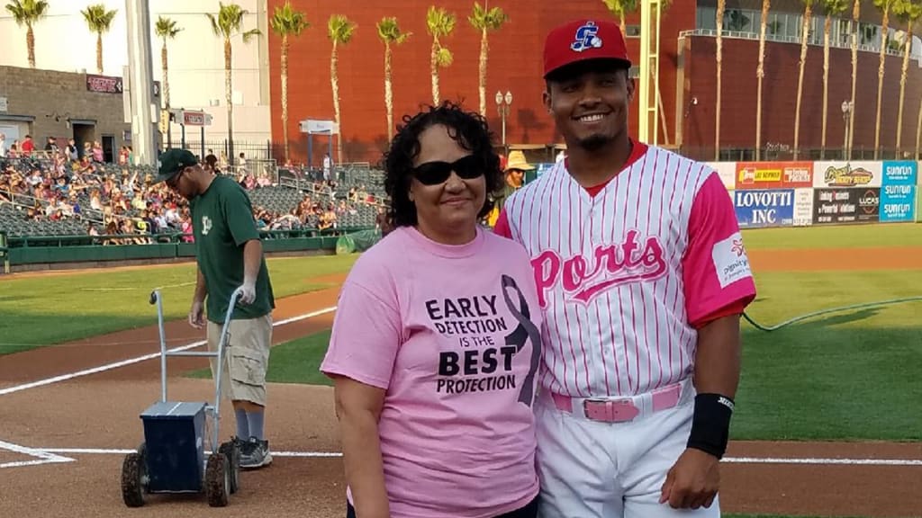 SNY on X: Tommy Pham's mom, Tawana, and other members of the Pham family  are in San Diego to watch the Mets tonight 🙌  / X
