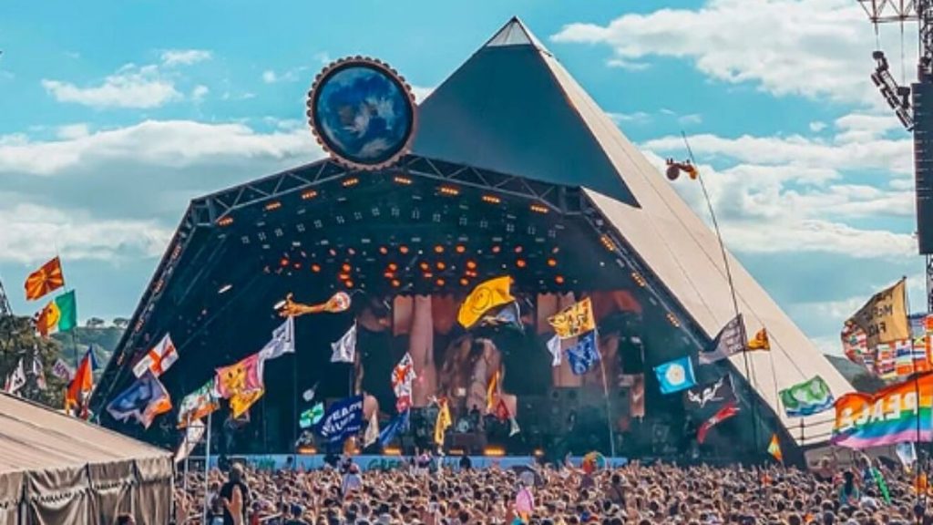 does-glastonbury-festival-make-a-profit-do-bands-get-paid-at