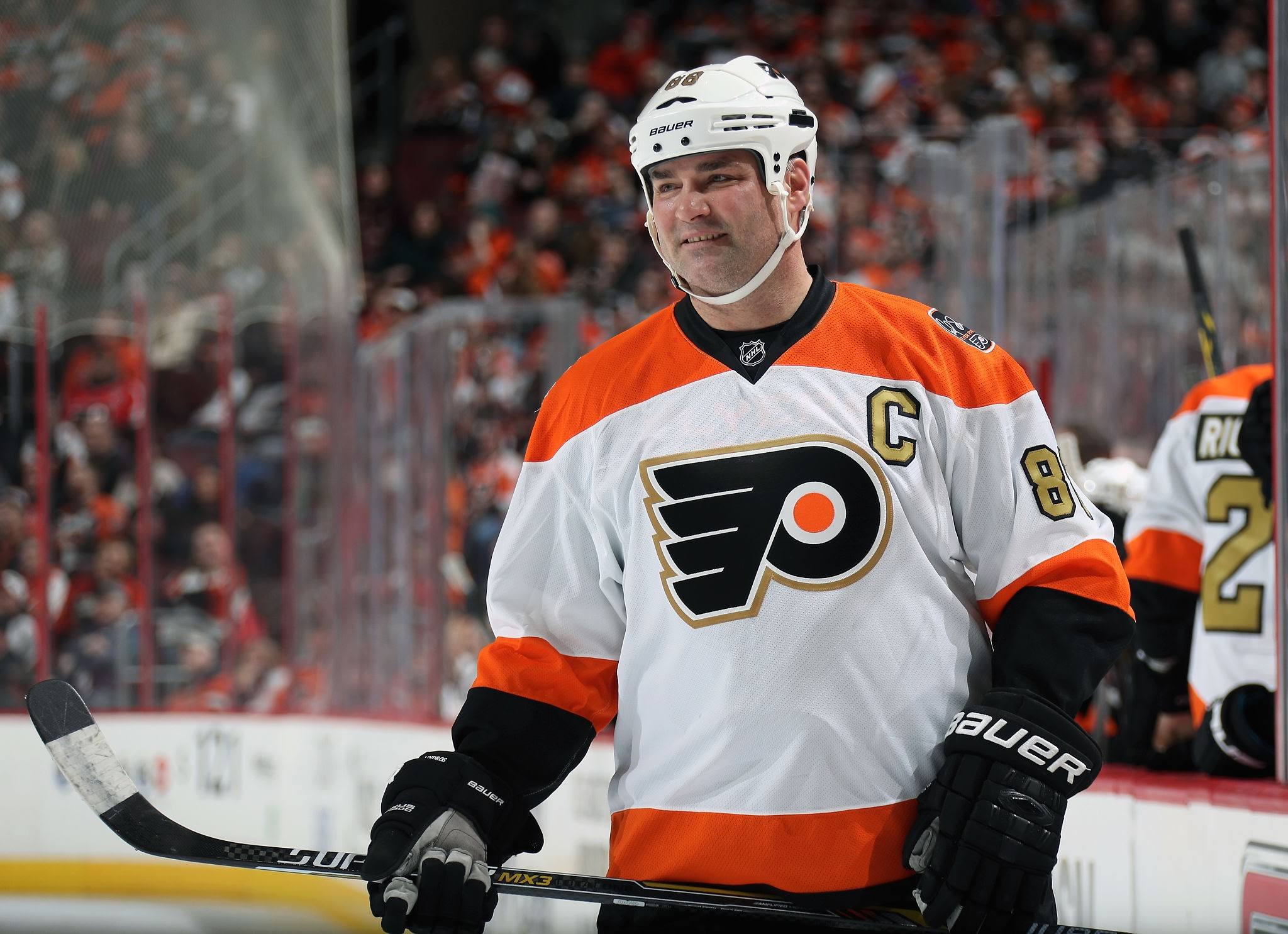 Who is Eric Lindros married to? How old is Eric Lindros son? ABTC