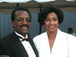 Sylvia Dale: Meet Johnnie Cochran's Second Wife - ABTC