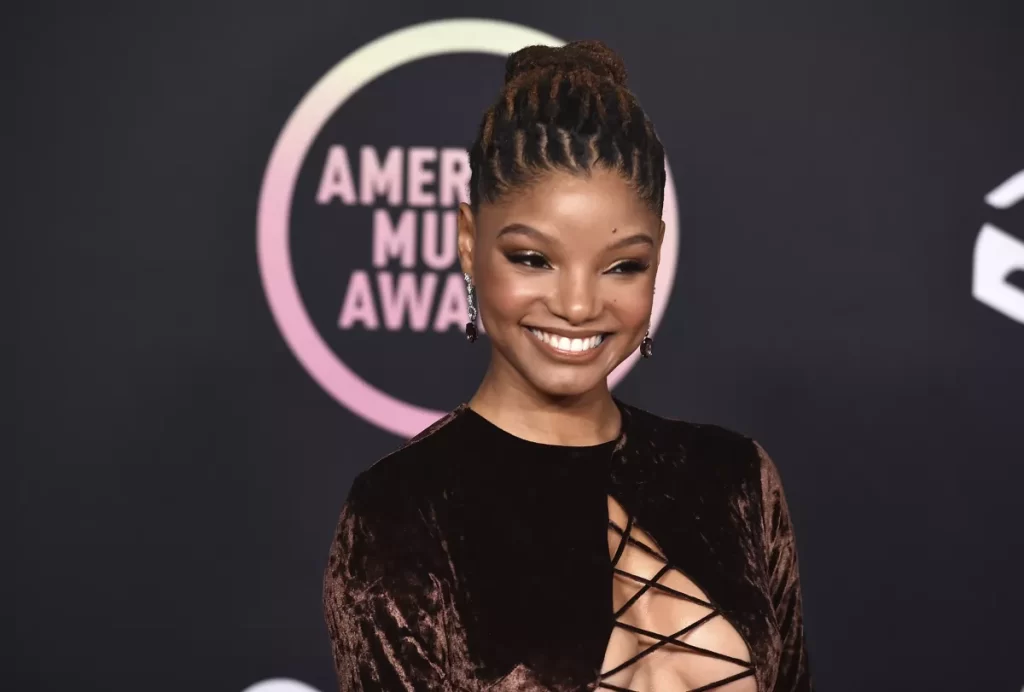 Halle Bailey Bio, Movies And TV Shows, Age, Height, Family, Siblings ...