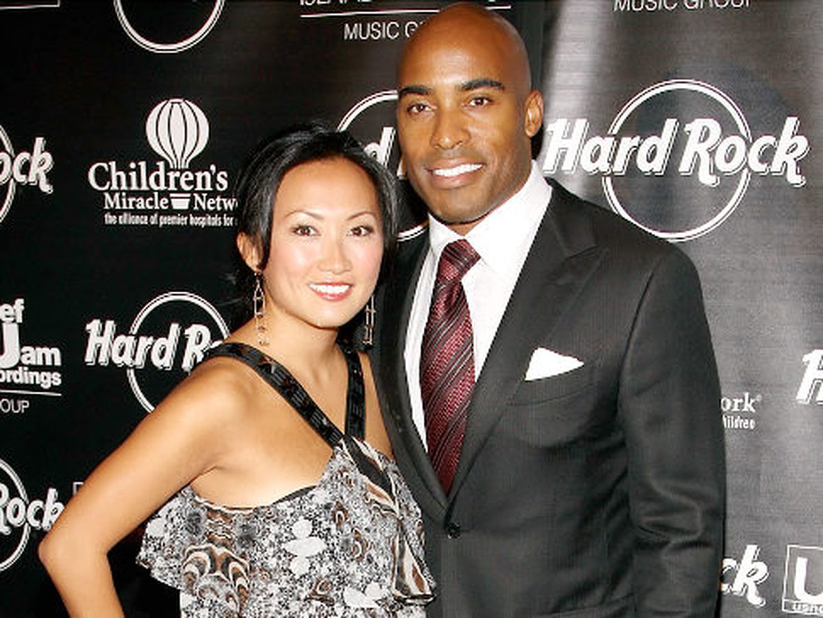 Who was Tiki first wife How many kids did Tiki Barber have with