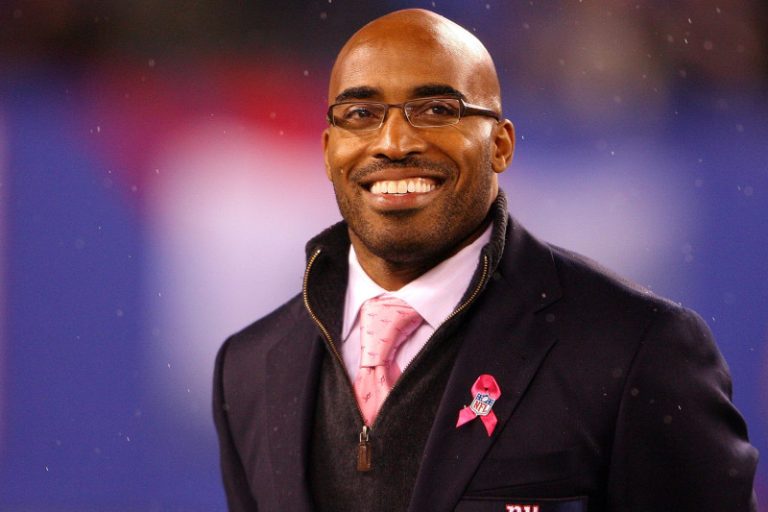 Does Tiki Barber have a brother? How many barber brothers are there? Are the Barber brothers