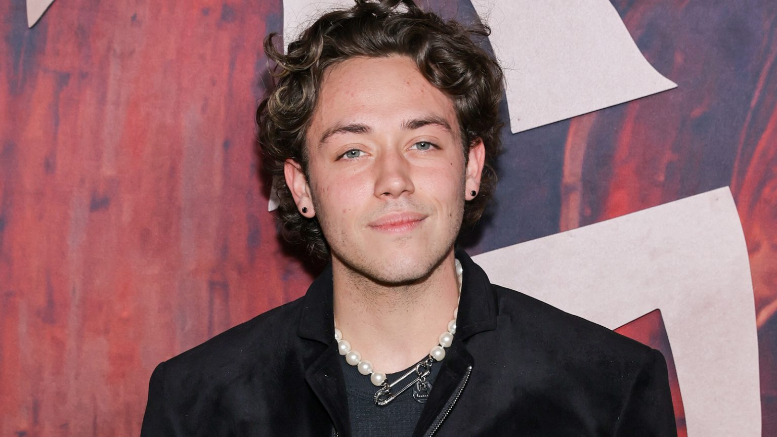 Ethan Cutkosky Children Does Ethan Cutkosky Have Kids ABTC   Ethan Cutkosky 1 1536x864 