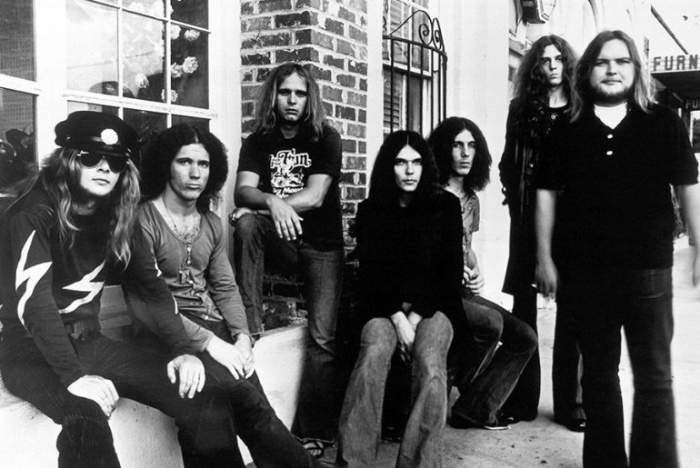 Who is the current lead singer of Lynyrd Skynyrd? Is Lynyrd Skynyrd