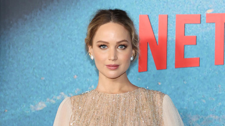 How did Jennifer Lawrence go deaf? - ABTC