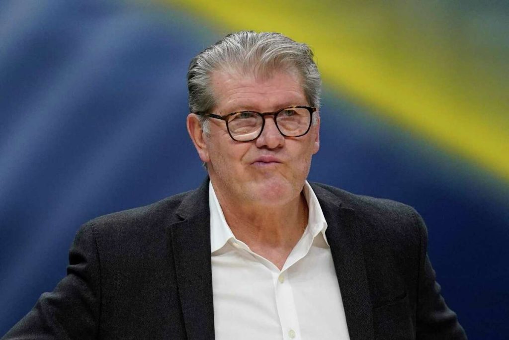 Geno Auriemma Salary 2025