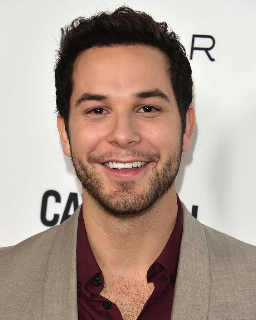 Skylar Astin Age, Height, Movies And Tv Shows, Broadway - ABTC