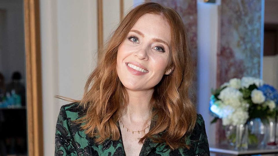 Angela Scanlon Wedding, Instagram, Accident, Stylist, Books, Tv Show - ABTC