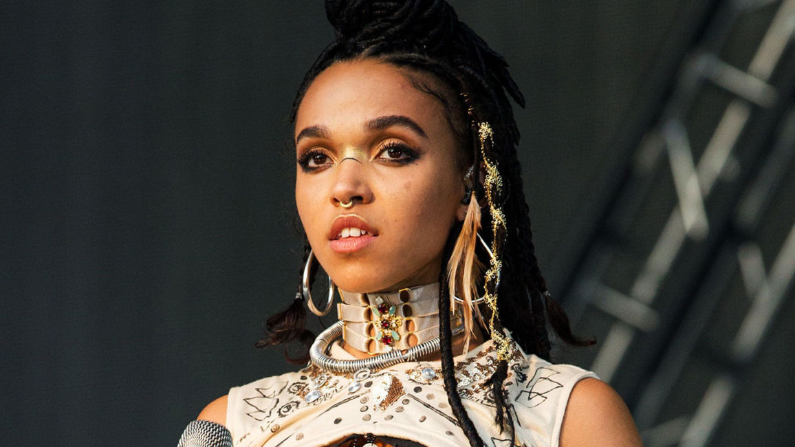 What does FKA Twigs have on her teeth? How does FKA Twigs stay in shape ...