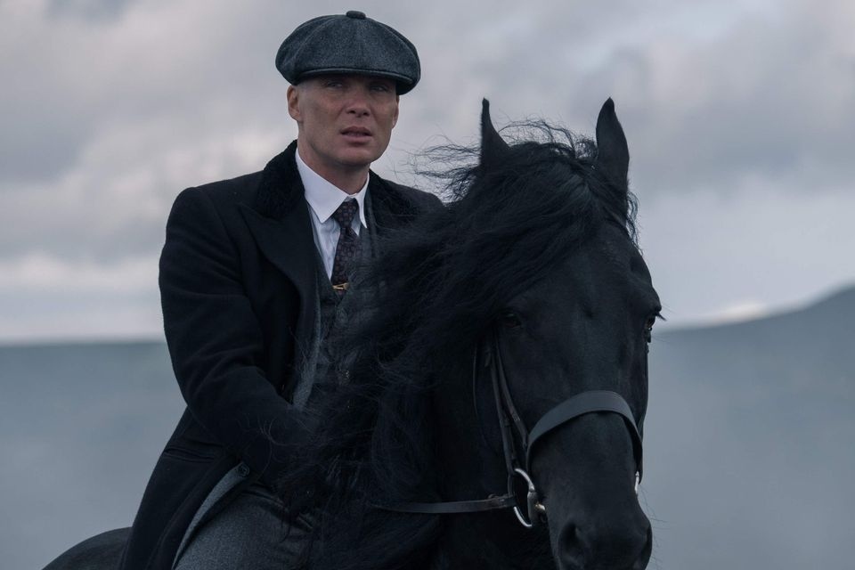 Who in Peaky Blinders is in Batman? How does Cillian Murphy change his ...