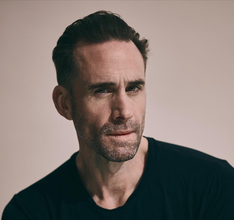 Is Joseph Fiennes married? How did Joseph Fiennes meet his wife? - ABTC