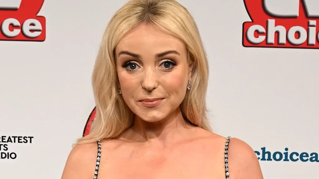 Helen George Siblings: Who is Elizabeth George? - ABTC