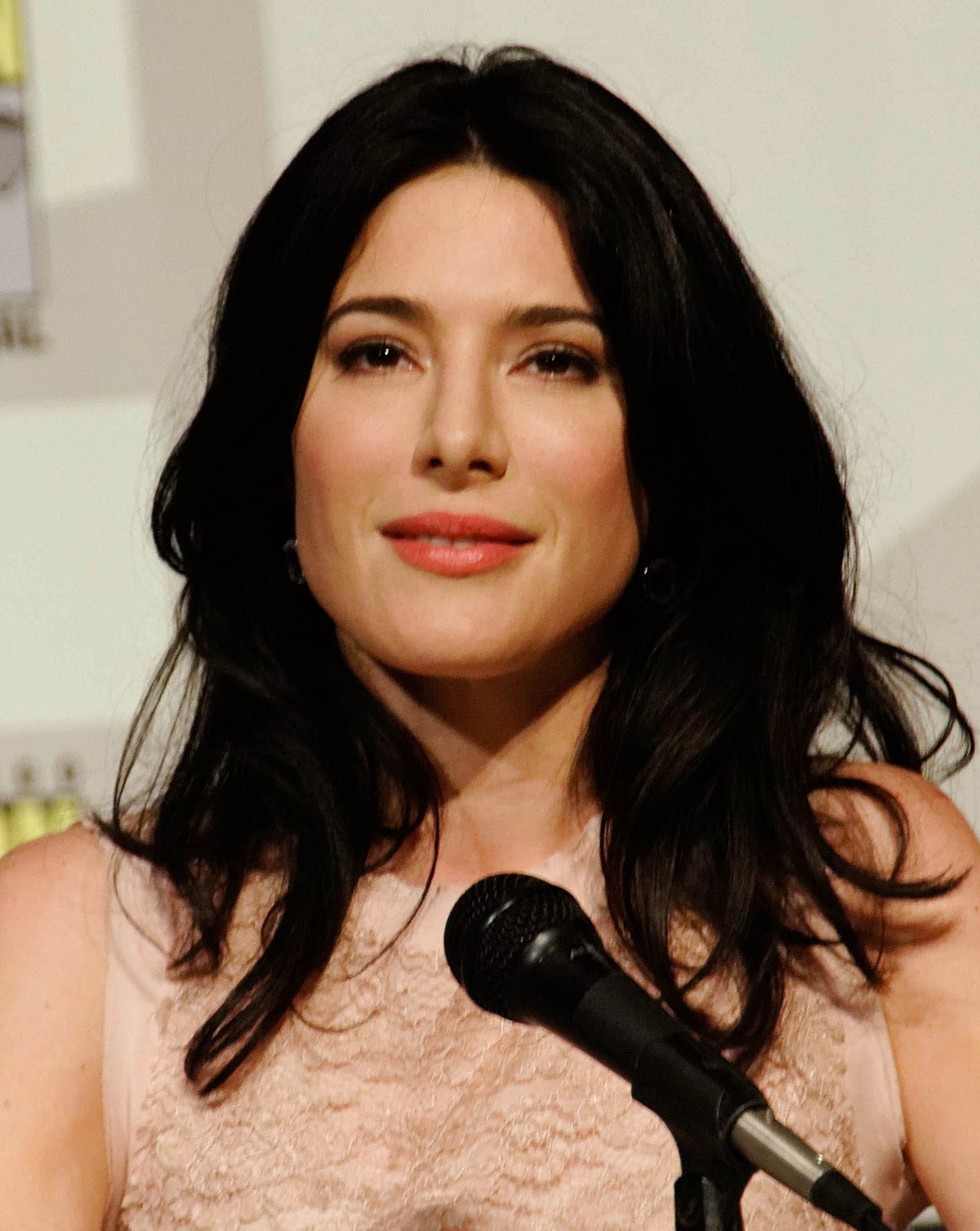 Jaime Murray Hustle Why Did Jaime Murray Leave Hustle Abtc 