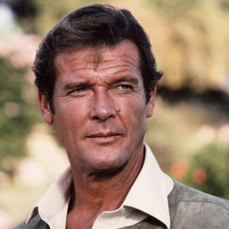 How Many James Bond Did Roger Moore Do? Who followed Roger Moore As ...