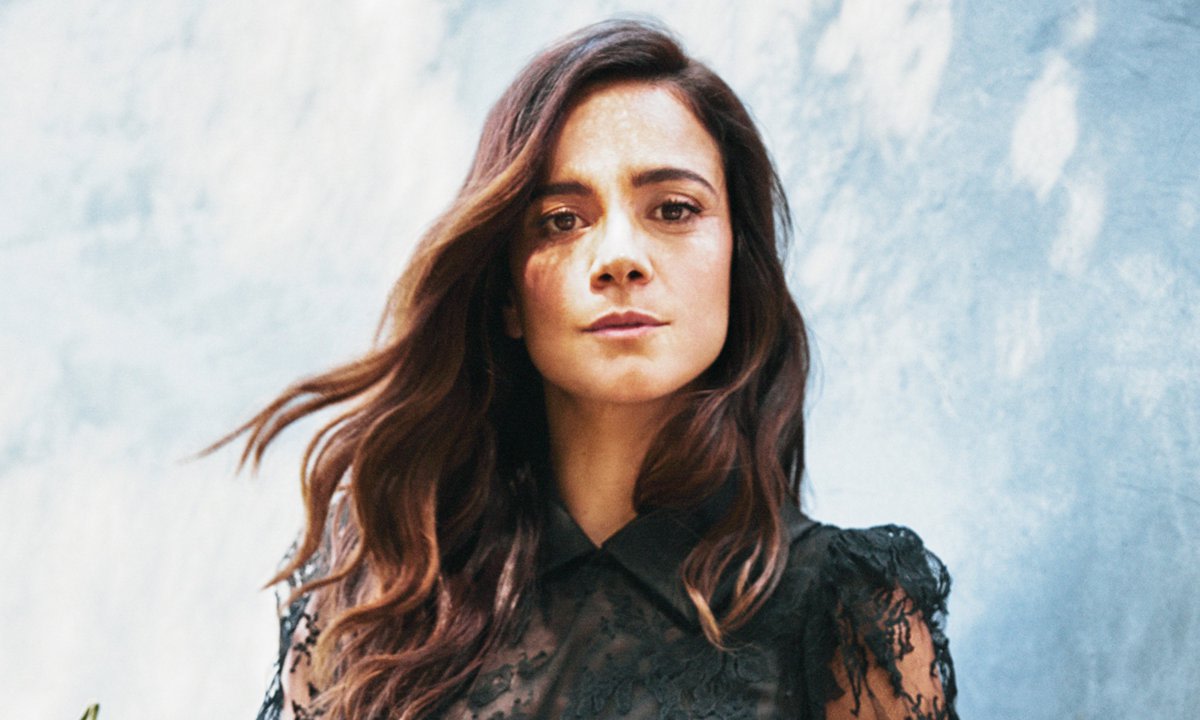 Was Alice Braga Born In Brazil? Where Was Alice Braga Born? - Abtc