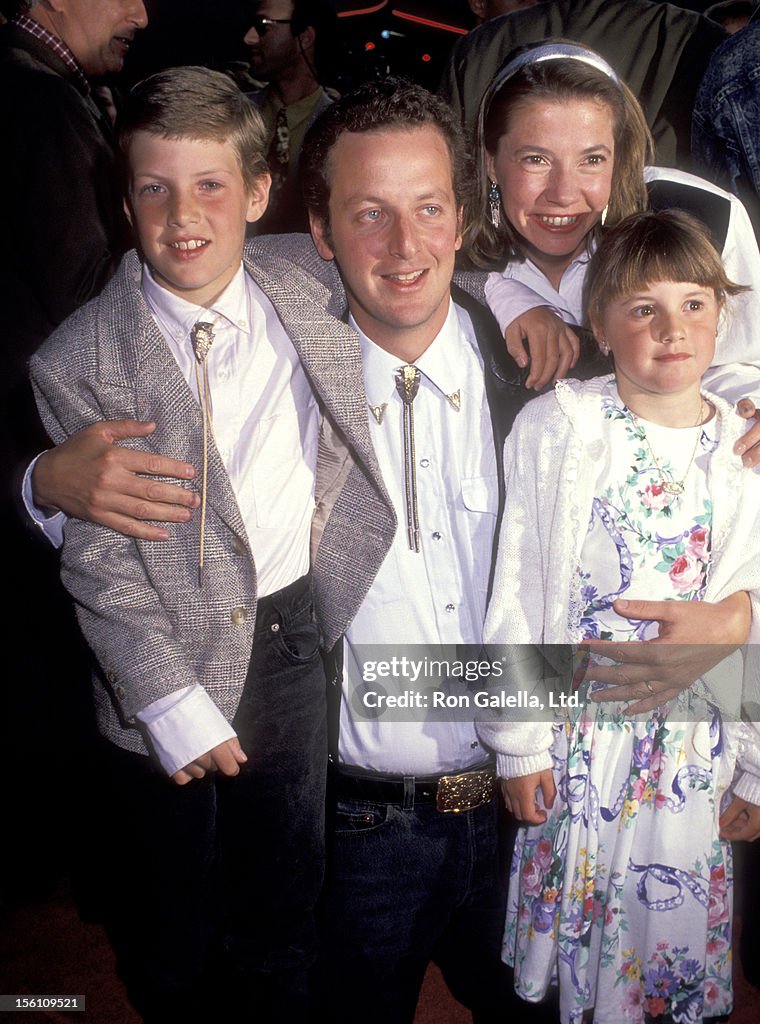 Daniel Stern Children: Meet Henry Stern, Sophie Stern, Ella Marie Stern ...