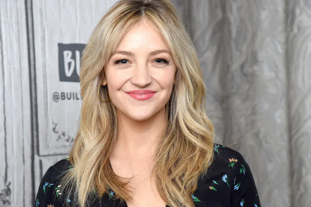 Abby Elliott Age, Movies and tv shows, SNL, Instagram - ABTC