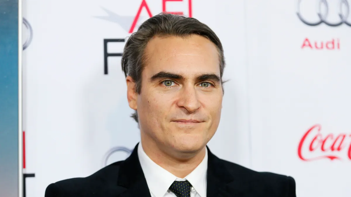 How much weight did Joaquin Phoenix lose for the Joker? - ABTC