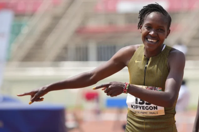 Faith Kipyegon Sets New Womens 1500m World Record Abtc 6076